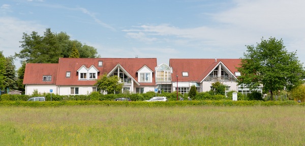 Praxis und Privatklinik zwischen Untere Seestr. 134 und Mooser Weg 1 in Langenargen